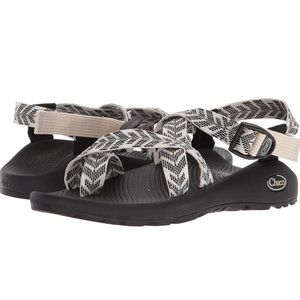 Size 6 Black & White Women’s Chacos Classic Lightly-Worn